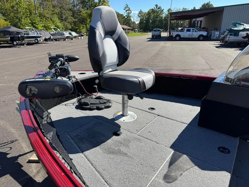 Slide: The Image of 2023 Alumacraft Competitor 165 CS with seat and Minn Kota motor. - 7