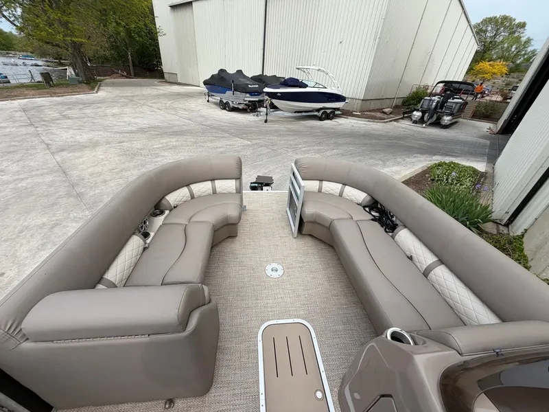 Slide: The Image of Interior of a 2019 Bennington 23SX pontoon boat with beige seating. - 13