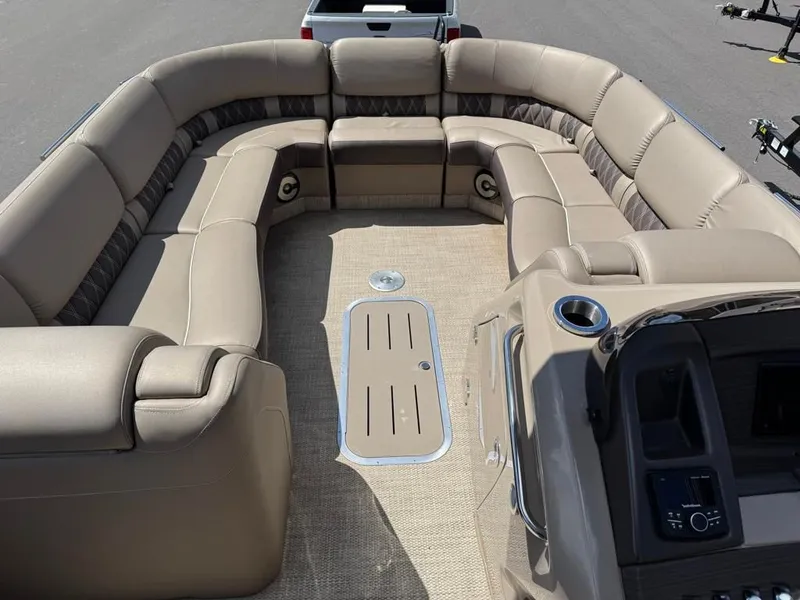 Slide: The Image of Interior of a 2021 Bennington 25QXSBA ESP TRI pontoon boat. - 12