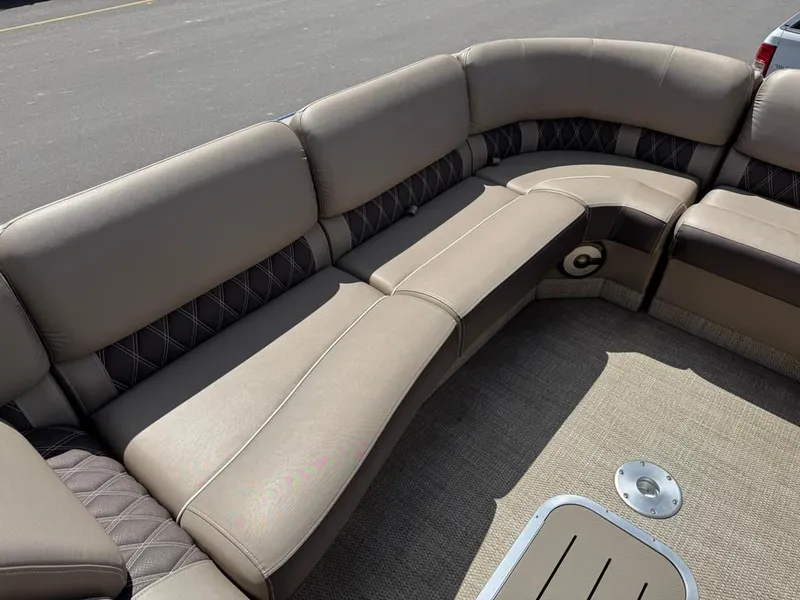 Slide: The Image of Luxurious seating on Bennington 25QXSBA ESP TRI 2021 pontoon boat. - 14