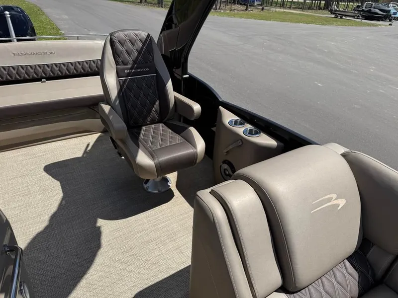 Slide: The Image of Interior of a 2021 Bennington 25QXSBA ESP TRI boat with luxurious seating. - 15