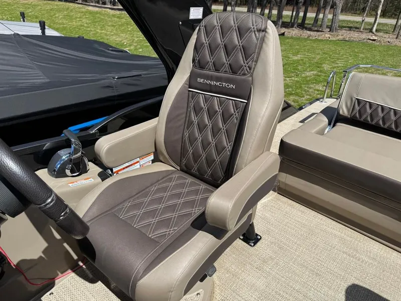 Slide: The Image of Luxurious seating in Bennington 25QXSBA ESP TRI 2021 pontoon boat. - 17