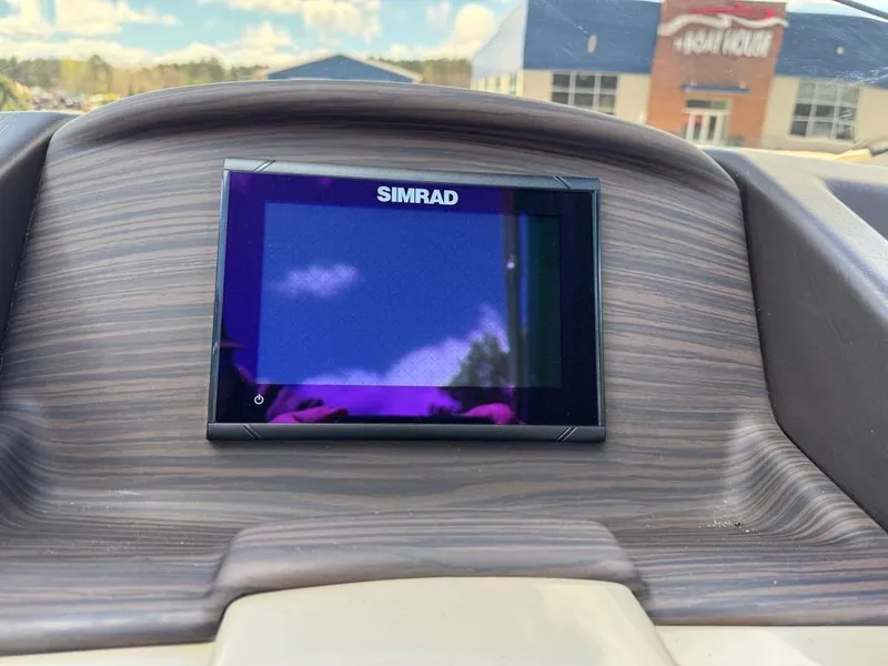 Slide: The Image of Simrad display on Bennington 25QXSBA ESP TRI 2021 boat. - 21