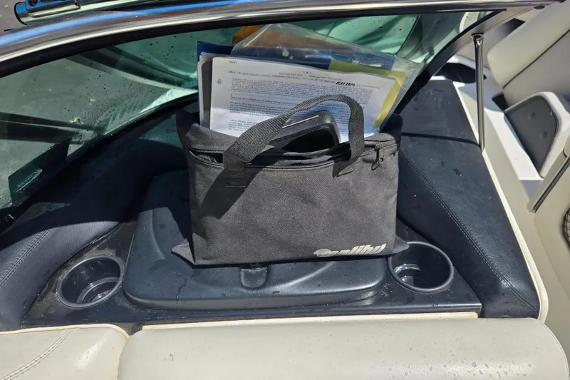 Slide: The Image of Black bag and documents on a 2003 Malibu Sunscape 21 LSV boat seat. - 18
