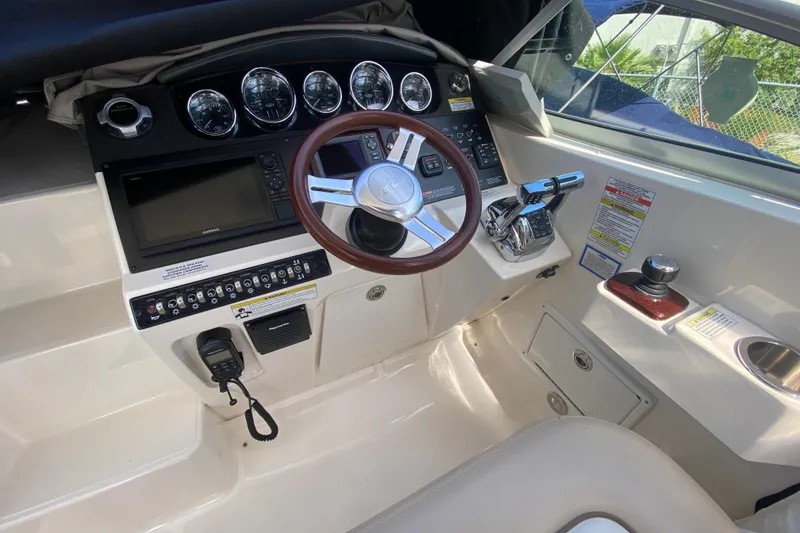 Slide: The Image of Cockpit of 2003 Monterey 302 Cruiser with steering wheel and control panel. - 37
