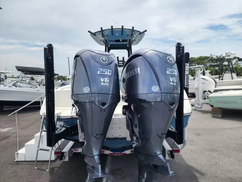 Slide: The Image of 2026 Pathfinder 2800 Hybrid with Yamaha 250 V6 engines. - 3