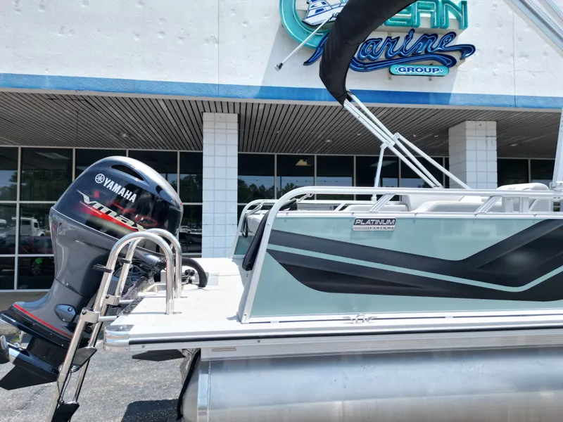 Slide: The Image of Avalon VNT VRB21 2026 with Yamaha engine outside a marine store. - 3