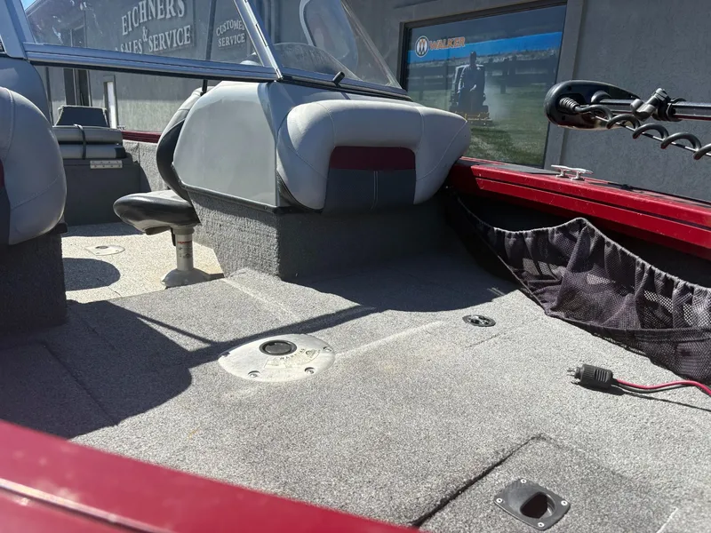 Slide: The Image of Interior of a 2014 Tracker Targa V-18 Combo boat. - 3