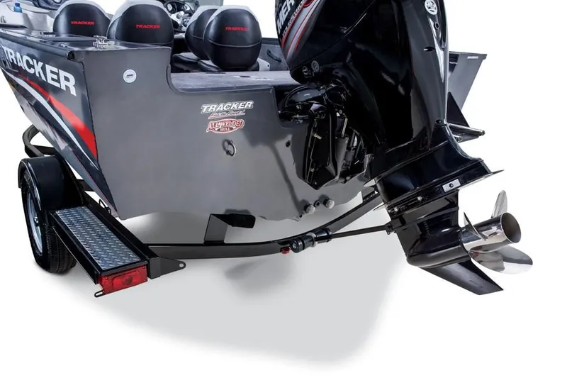 Slide: The Image of 2014 Tracker Targa V-18 Combo boat with outboard motor. - 42