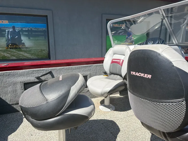Slide: The Image of Interior of a 2014 Tracker Targa V-18 Combo boat with seating. - 7