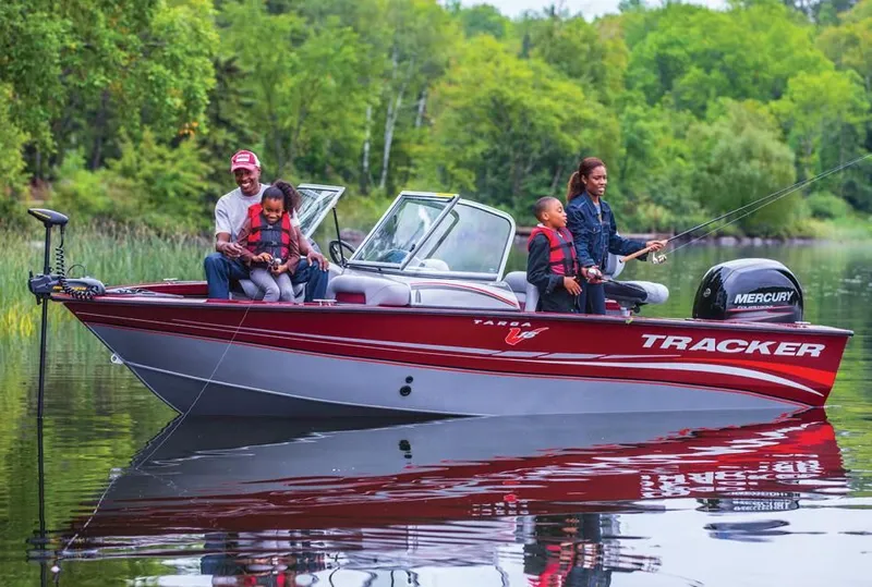 Slide: The Image of Family fishing on Tracker Targa V-18 Combo boat, 2014 model. - 9