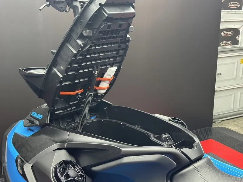 Slide: The Image of Sea-Doo RXT-X™ 325 Gulfstream Blue Premium 2026 - 17