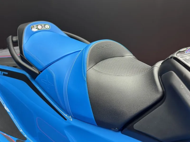 Slide: The Image of Sea-Doo RXT-X™ 325 Gulfstream Blue Premium 2026 - 9