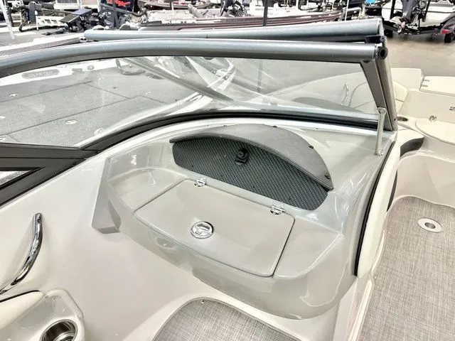 Slide: The Image of Stingray 208 LR 2020 - 11
