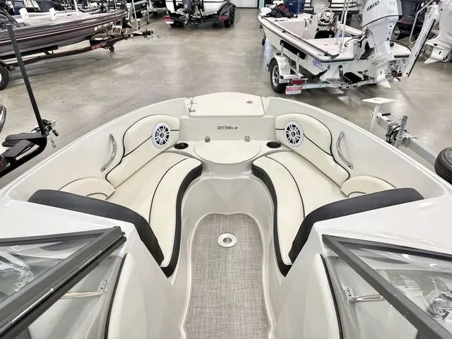 Slide: The Image of Stingray 208 LR 2020 - 4