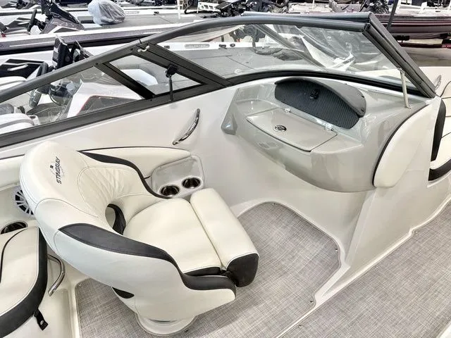 Slide: The Image of Stingray 208 LR 2020 - 9