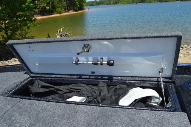 Slide: The Image of Phoenix Bass Boat 721 ZXL 2026 - 15