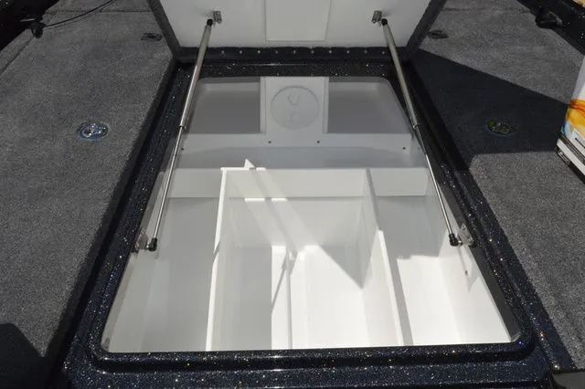 Slide: The Image of Phoenix Bass Boat 721 ZXL 2026 - 16