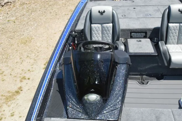 Slide: The Image of Phoenix Bass Boat 721 ZXL 2026 - 19