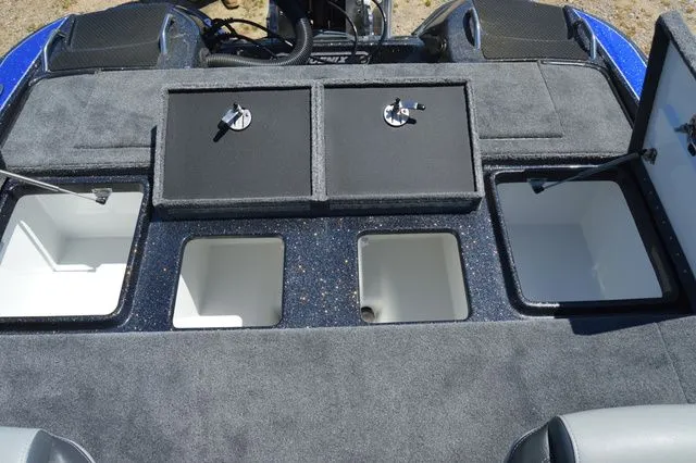 Slide: The Image of Phoenix Bass Boat 721 ZXL 2026 - 33
