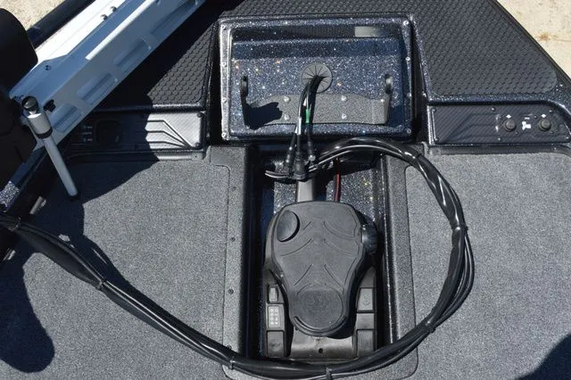 Slide: The Image of Phoenix Bass Boat 721 ZXL 2026 - 38