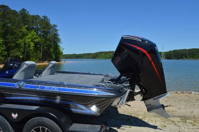 Slide: The Image of Phoenix Bass Boat 721 ZXL 2026 - 6