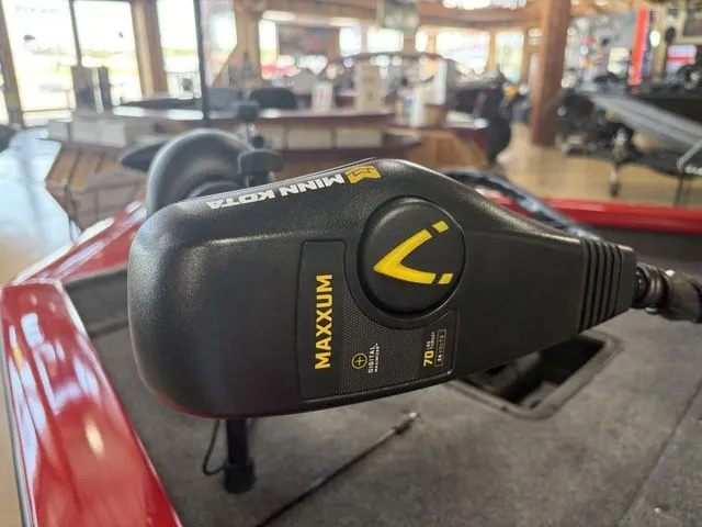Slide: The Image of Tracker Pro Team 190 TX 2026 - 4