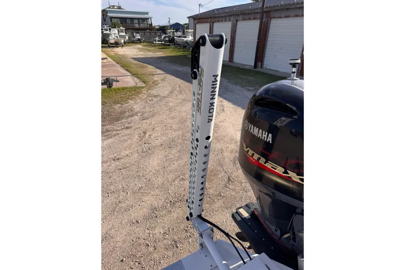 Slide: The Image of Minn Kota trolling motor and Yamaha VMAX engine on Waterman K-18, 2006 model. - 18