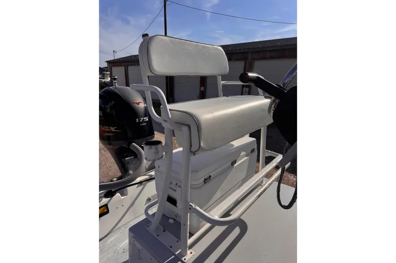 Slide: The Image of Waterman K-18 boat seat and Yamaha 175 engine, 2006 model, in a sunny outdoor setting. - 29