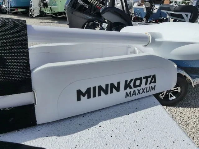 Slide: The Image of Minn Kota Maxxum motor on Xpress HYPER-LIFT H20 BAY 2026 boat. - 12