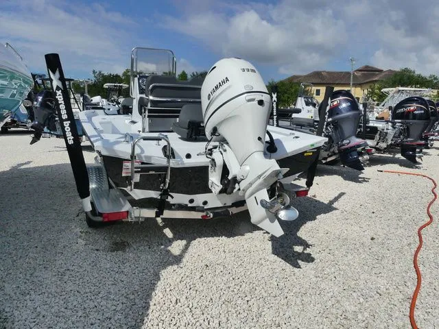 Slide: The Image of 2026 Xpress HYPER-LIFT H20 BAY boat with Yamaha outboard motor. - 3