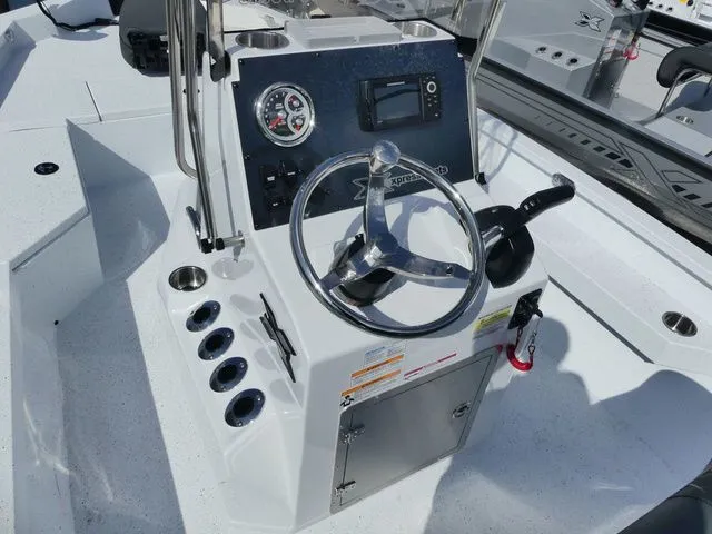 Slide: The Image of Control console of Xpress HYPER-LIFT H20 BAY 2026 boat model. - 7