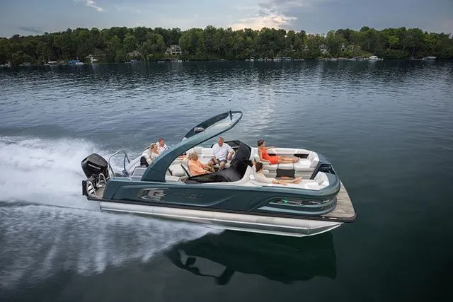 Slide: The Image of Avalon Excalibur Elite Windshield 27 FT 2026 - 8