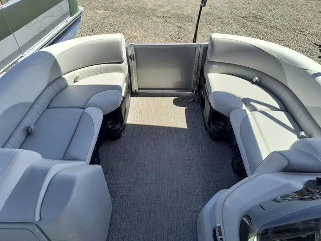 Slide: The Image of Tahoe LTZ Quad Lounger 23 FT 2026 - 10