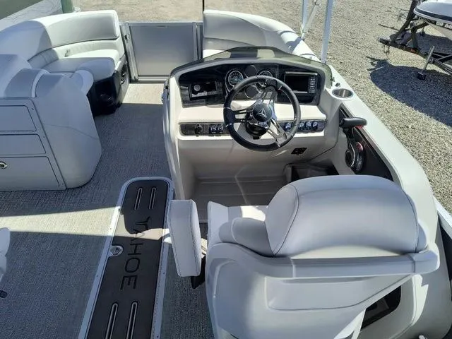 Slide: The Image of Tahoe LTZ Quad Lounger 23 FT 2026 - 12