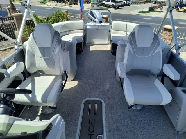 Slide: The Image of Tahoe LTZ Quad Lounger 23 FT 2026 - 13