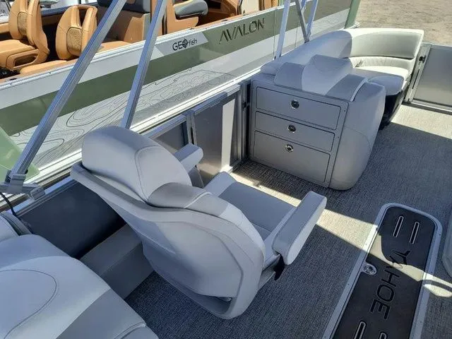 Slide: The Image of Tahoe LTZ Quad Lounger 23 FT 2026 - 6