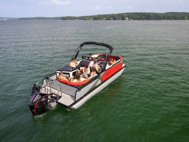 Slide: The Image of Tahoe LTZ Elite Windshield 23 FT 2026 - 11