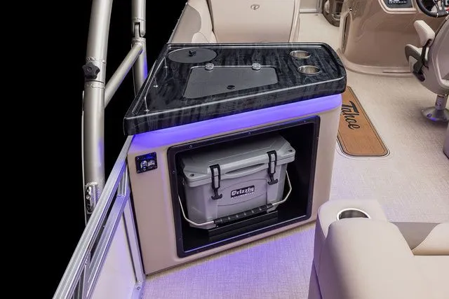 Slide: The Image of Tahoe LTZ Elite Windshield 23 FT 2026 - 3