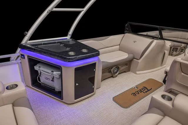 Slide: The Image of Tahoe LTZ Elite Windshield 23 FT 2026 - 4