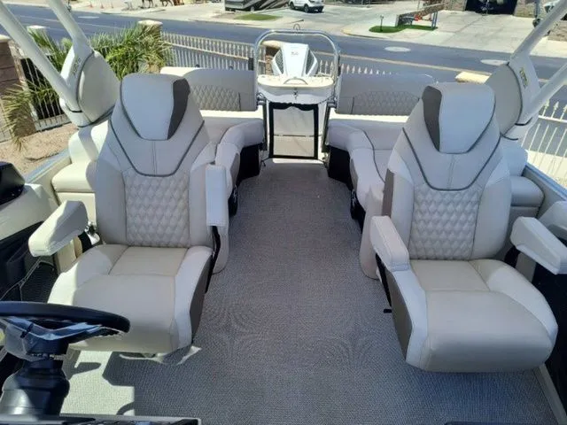 Slide: The Image of Avalon Catalina Quad Lounger Shift Windshield 23 FT 2026 - 11