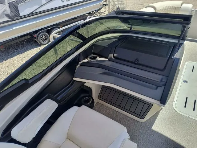 Slide: The Image of Avalon Catalina Quad Lounger Shift Windshield 23 FT 2026 - 15