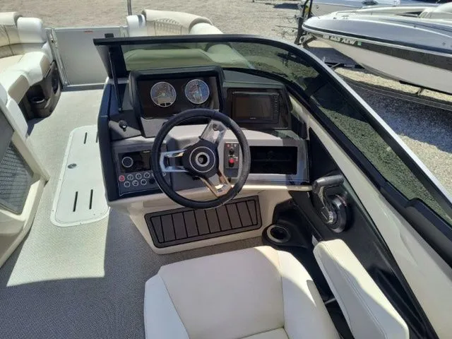 Slide: The Image of Avalon Catalina Quad Lounger Shift Windshield 23 FT 2026 - 16