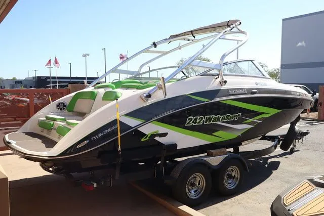 The Image of Yamaha 242 Limited S 2012 - 1