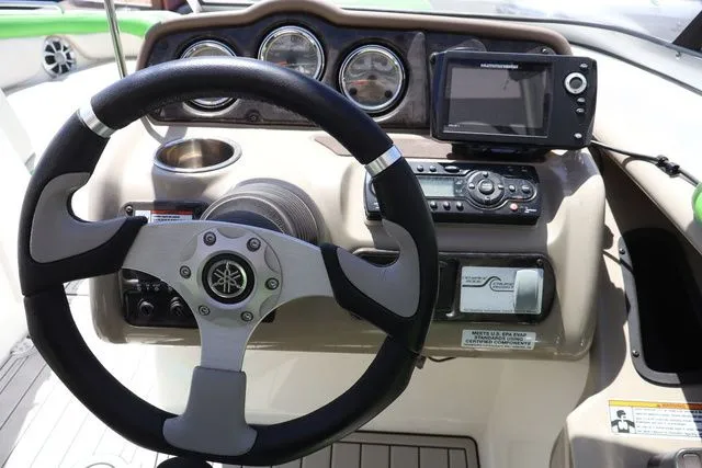 Slide: The Image of Yamaha 242 Limited S 2012 - 18