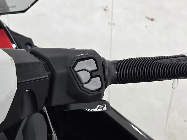 Slide: The Image of Kawasaki Jet Ski Ultra 160 2026 - 11