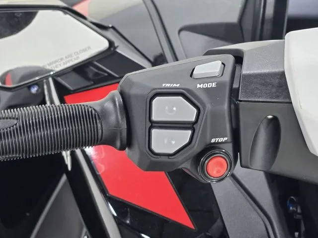 Slide: The Image of Kawasaki Jet Ski Ultra 160 2026 - 12