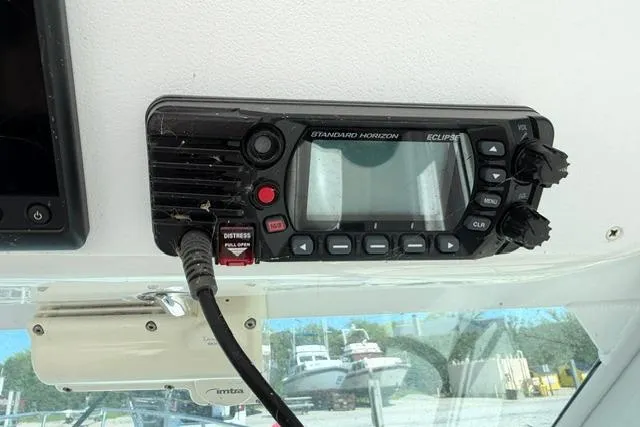 Slide: The Image of VHF radio on 2006 Baha Cruisers 300 GLE boat dashboard. - 12