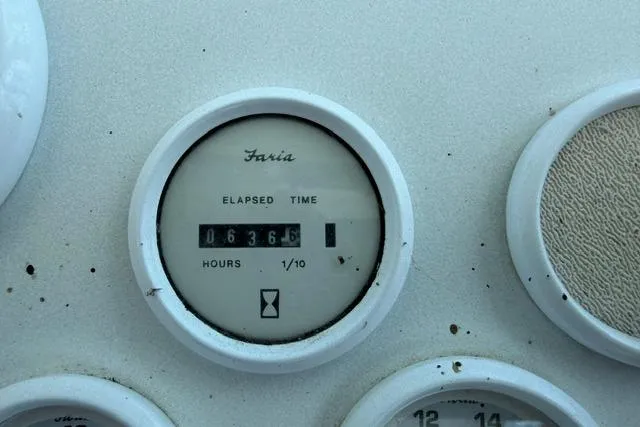 Slide: The Image of Faria elapsed time gauge showing 636.6 hours on a 2006 Baha Cruisers 300 GLE. - 6