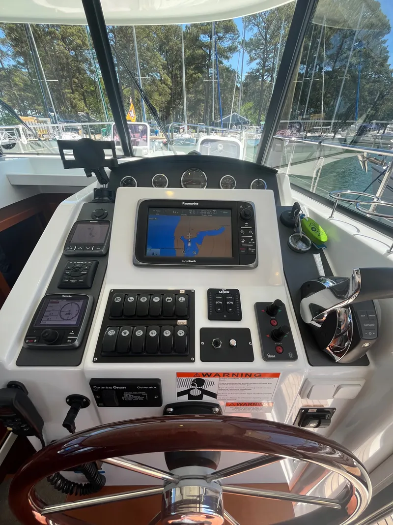 Slide: The Image of Helm of 2015 Beneteau Swift Trawler 34 Fly with navigation system. - 14